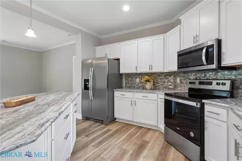 Kitchen - 4081 Eagle Rd, Hayes, VA 23072 photo 7 of 8