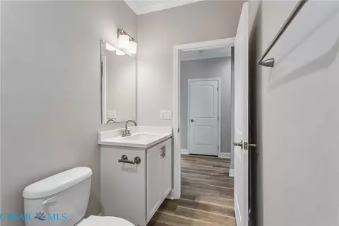 Entry Way - 4081 Eagle Rd, Hayes, VA 23072 photo 2 of 2