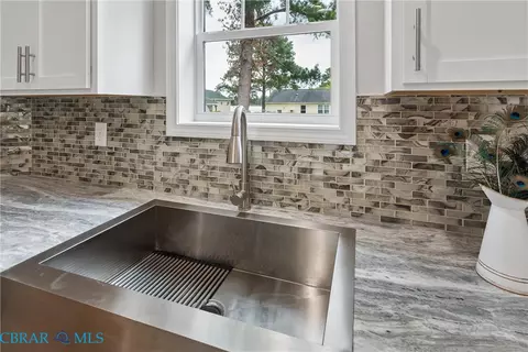 Kitchen - 4081 Eagle Rd, Hayes, VA 23072 photo 3 of 8