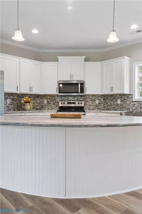 Kitchen - 4081 Eagle Rd, Hayes, VA 23072 photo 5 of 8