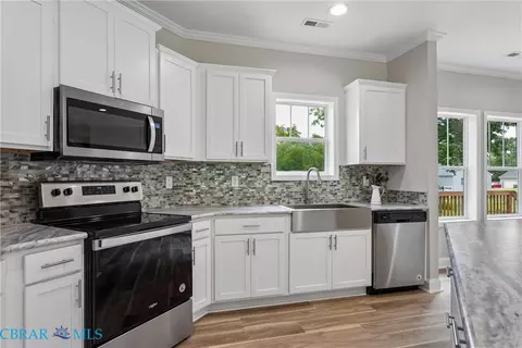 Kitchen - 4081 Eagle Rd, Hayes, VA 23072 photo 1 of 8