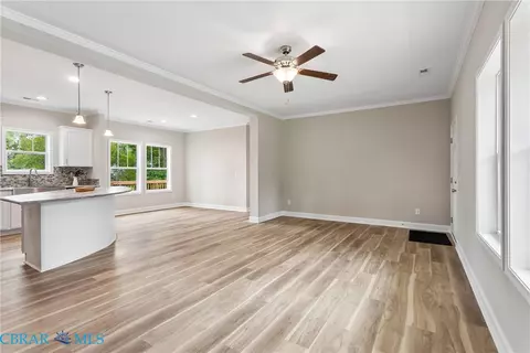 Living - 4081 Eagle Rd, Hayes, VA 23072 photo 5 of 7