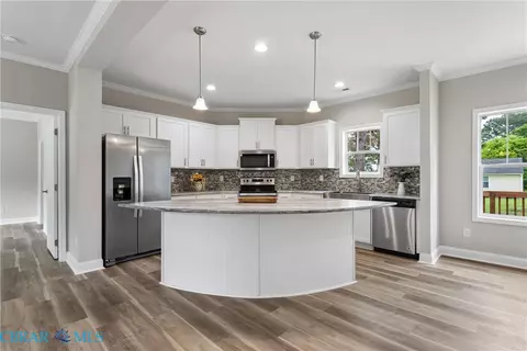 Kitchen - 4081 Eagle Rd, Hayes, VA 23072 photo 4 of 8