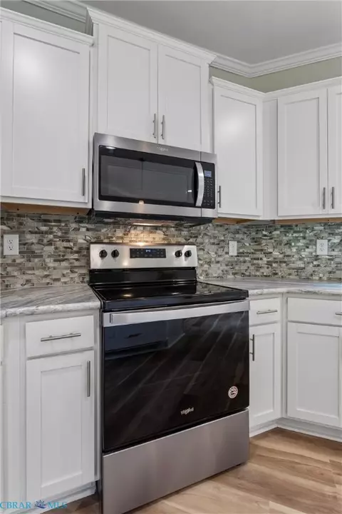 Kitchen - 4081 Eagle Rd, Hayes, VA 23072 photo 8 of 8