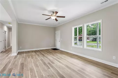 Living - 4081 Eagle Rd, Hayes, VA 23072 photo 2 of 7