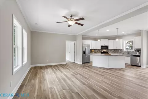 Living - 4081 Eagle Rd, Hayes, VA 23072 photo 3 of 7
