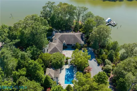 82 Waterford Ct, Urbanna, VA 23175