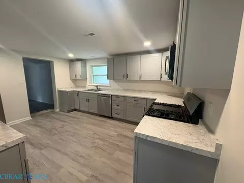 Kitchen - 12455 Beech Trl, Gloucester, VA 23061 photo 2 of 5