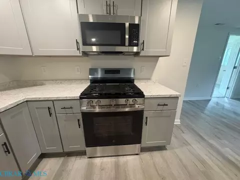 Kitchen - 12455 Beech Trl, Gloucester, VA 23061 photo 4 of 5