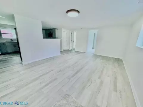Living - 12455 Beech Trl, Gloucester, VA 23061 photo 2 of 3