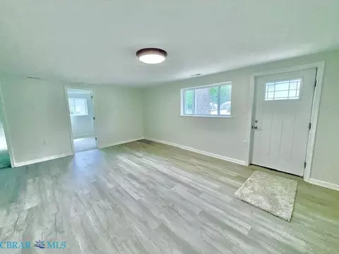 Living - 12455 Beech Trl, Gloucester, VA 23061 photo 1 of 3