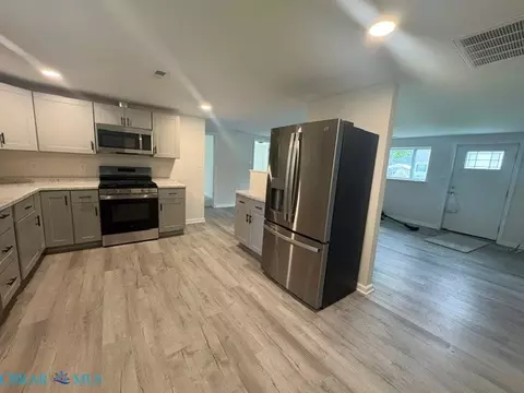 Kitchen - 12455 Beech Trl, Gloucester, VA 23061 photo 3 of 5