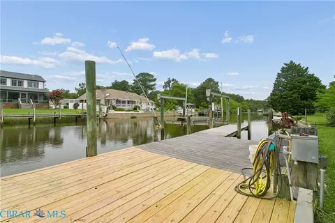 207 Skipper Ct, Hampton, VA 23669 photo 2