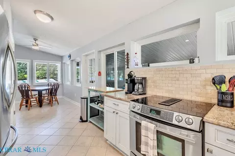 Kitchen - 797 Plainview Rd, Topping, VA 23169 photo 5 of 6