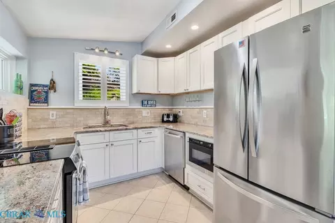 Kitchen - 797 Plainview Rd, Topping, VA 23169 photo 4 of 6