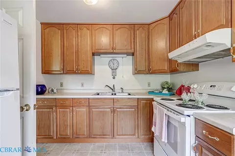 8281 Roaring Springs Rd, Gloucester, VA 23061 photo 19