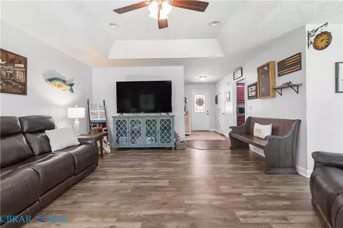 Entry Way - 7534 Tyndall Dr, Gloucester Point, VA 23062 photo 3 of 5