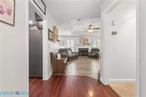 Entry Way - 7534 Tyndall Dr, Gloucester Point, VA 23062 photo 2 of 5