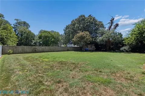 Exterior - 7534 Tyndall Dr, Gloucester Point, VA 23062 photo 7 of 9