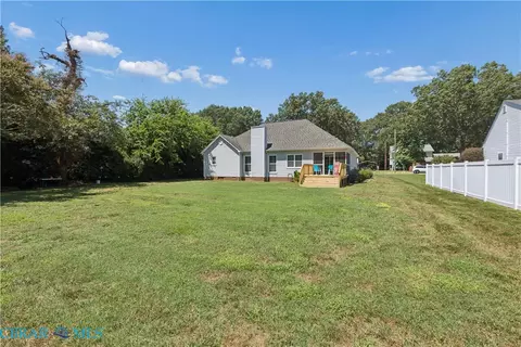 Exterior - 7534 Tyndall Dr, Gloucester Point, VA 23062 photo 8 of 9