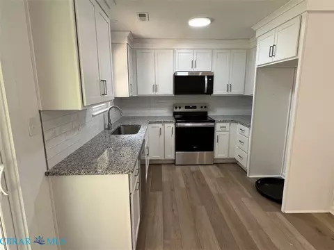 Kitchen - 134 Rabbit Run, Saluda, VA 23149 photo 2 of 2