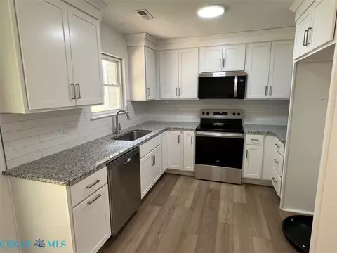 Kitchen - 134 Rabbit Run, Saluda, VA 23149 photo 1 of 2