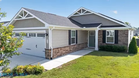 96 Pleasants Ln, Kilmarnock, VA 22482