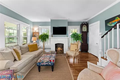 Living - 4025 Weems Rd, Weems, VA 22576 photo 2 of 9