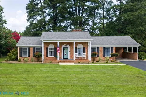 42 Venable Dr, Kilmarnock, VA 22482