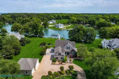 310 Old Point Rd, White Stone, VA 22578
