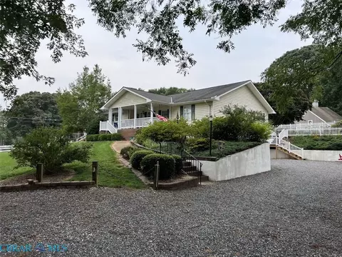 99 Laurel Hill Dr, Urbanna, VA 23175