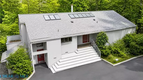 6617 Pocahontas Ln, Hayes, VA 23072