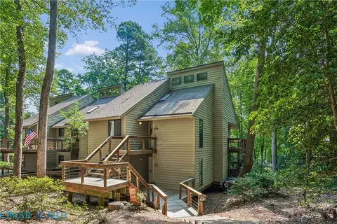 50 Villa Ridge Dr #F, Hartfield, VA 23071