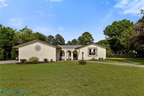 1715 Holly View Dr, Gloucester Point, VA 23062