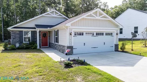 290 Pleasants Ln, Kilmarnock, VA 22482