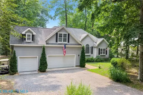 974 Wilton Coves Dr, Hartfield, VA 23071