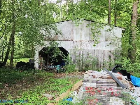 Exterior - 6477 Ware Neck Rd, Gloucester, VA 23061 photo 4 of 9