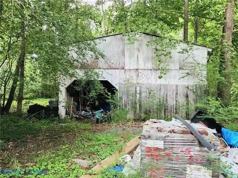 Exterior - 6477 Ware Neck Rd, Gloucester, VA 23061 photo 5 of 10
