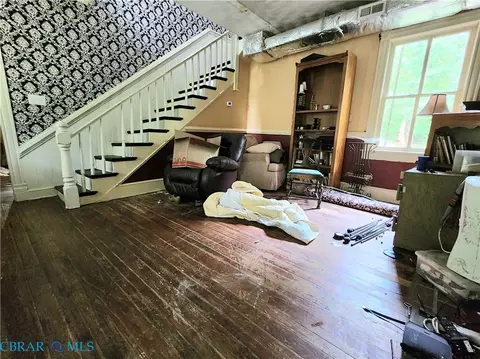 Living - 6477 Ware Neck Rd, Gloucester, VA 23061 photo 2 of 4