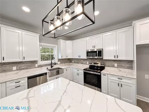 Kitchen - 7673 Riverwatch Dr, Gloucester, VA 23061 photo 2 of 4