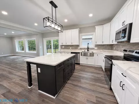 Kitchen - 7673 Riverwatch Dr, Gloucester, VA 23061 photo 4 of 4