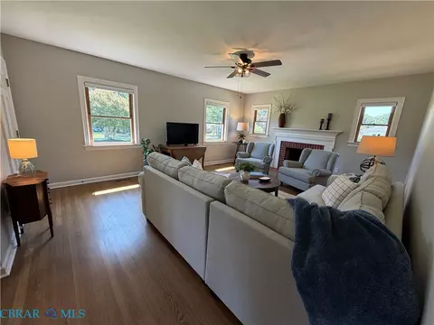 Living - 143 Watson Lndg, Saluda, VA 23149 photo 3 of 4