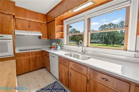 Kitchen - 143 Watson Lndg, Saluda, VA 23149 photo 6 of 9