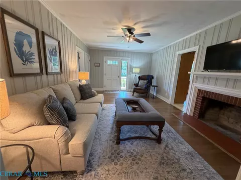 Living - 143 Watson Lndg, Saluda, VA 23149 photo 2 of 4