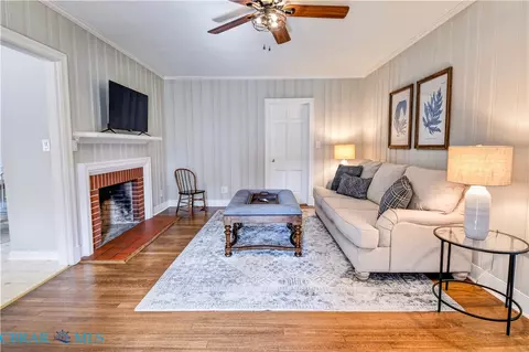 Living - 143 Watson Lndg, Saluda, VA 23149 photo 2 of 10
