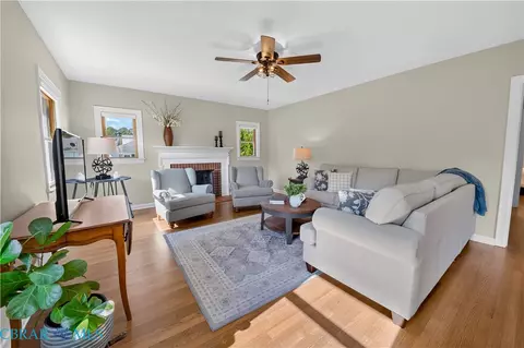 Living - 143 Watson Lndg, Saluda, VA 23149 photo 6 of 10