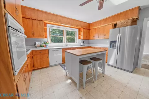 Kitchen - 143 Watson Lndg, Saluda, VA 23149 photo 2 of 9