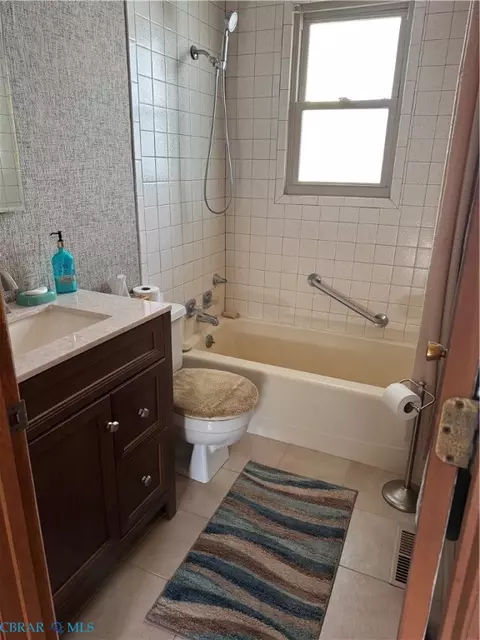 Bath - 6207 Holly Trl, Gloucester, VA 23061 photo 1 of 3