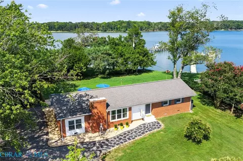 2087 Ditchley Rd, Kilmarnock, VA 22482