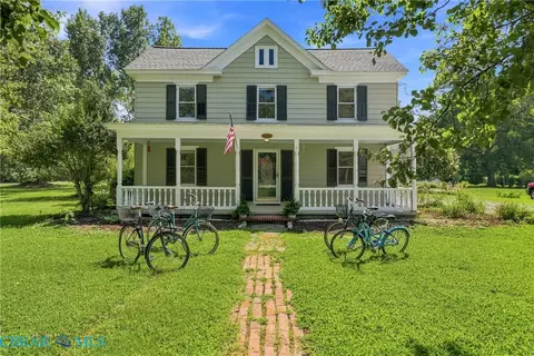 377 King Carter Dr, Irvington, VA 22480